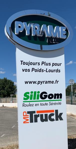Pyrame PLUS Salon Z.I. Gandonne SILIGOM Renault Trucks
