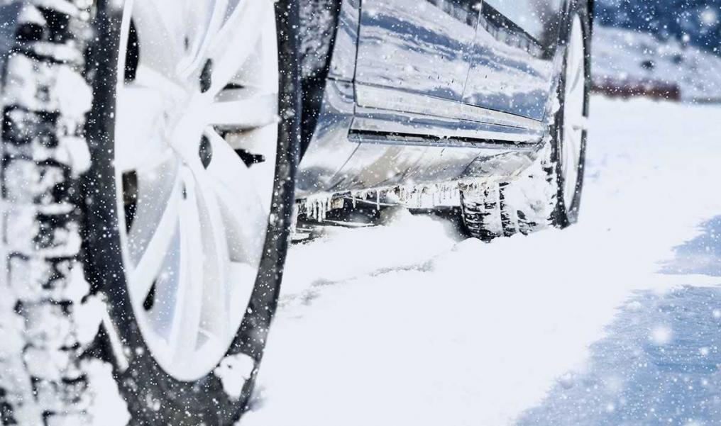 Focus sur les pneus hiver et chaines à neige